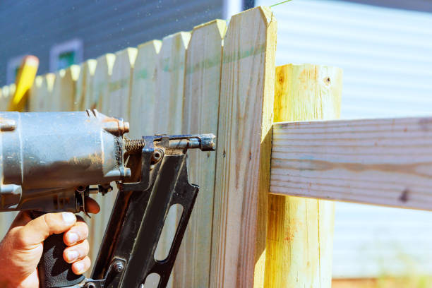 This is a fence contractor located in Austin, Texas, offering fence installation and repairs for residential and commercial a